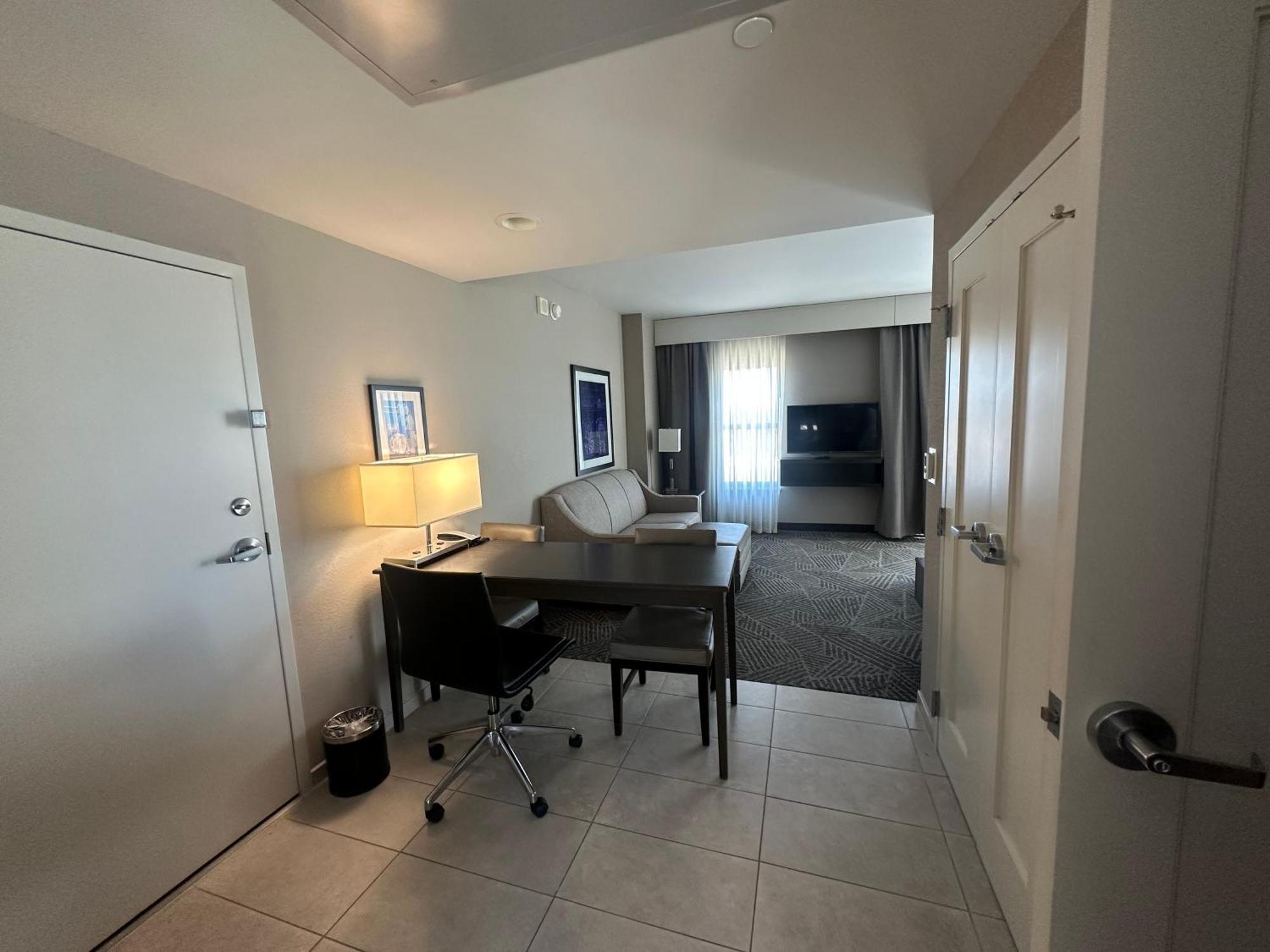 Embassy Suites By Hilton Kansas City Olathe Exteriör bild