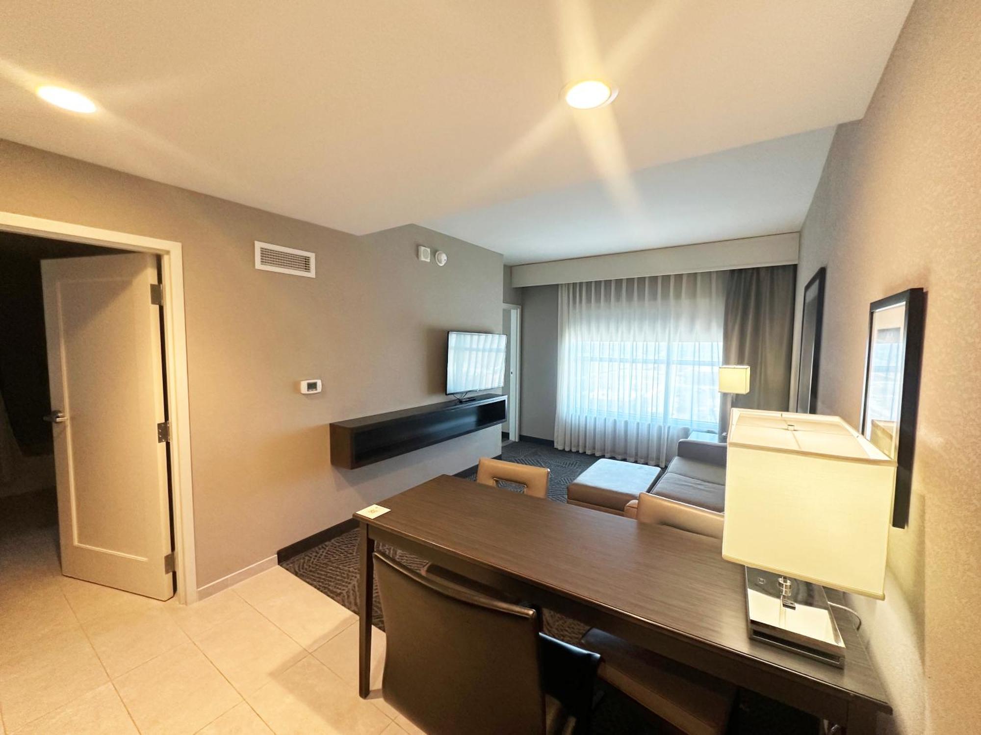 Embassy Suites By Hilton Kansas City Olathe Exteriör bild